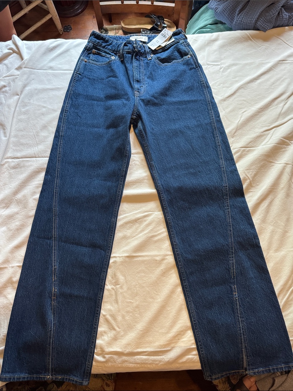 Abercrombie & Fitch High-Rise Straight Leg Jeans - Dark Blue
